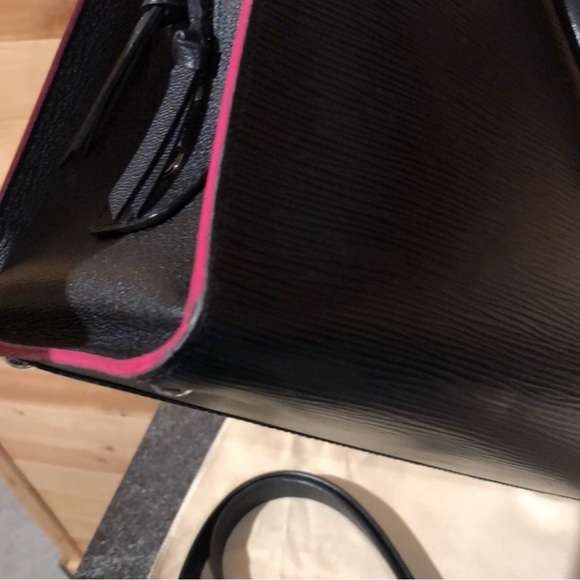 LOUIS VUITTON EPI Vaneau GM Black Hot Pink EUC - Picture 11 of 16